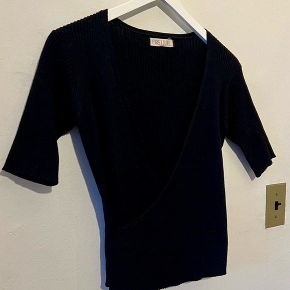 First Rite crossover short sleeved sweater - black, medium - Picture 3 of 4